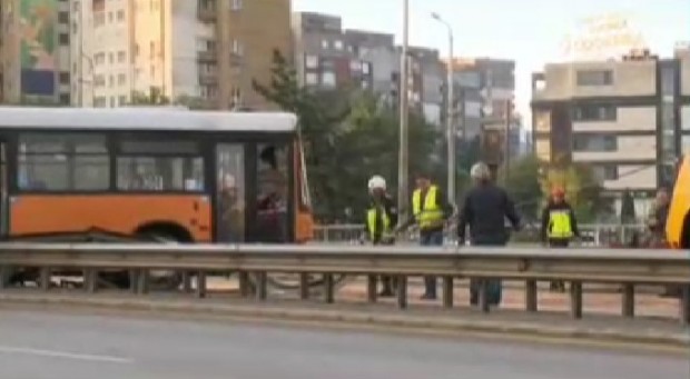 След катастрофата на автобус - пуснаха движението по "Цариградско шосе"