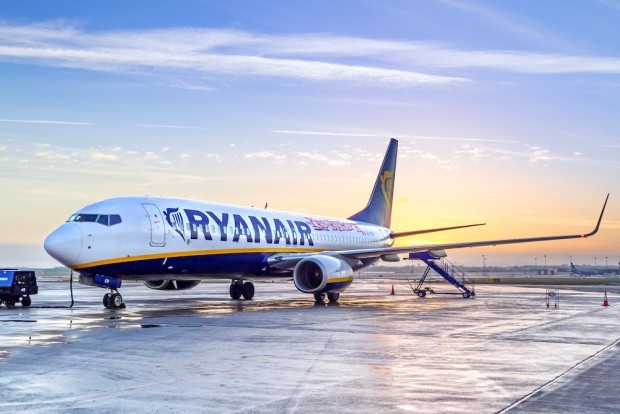 Нискотарифната авиокомпания Райънеър (Ryanair) планира да повиши цените на самолетните
