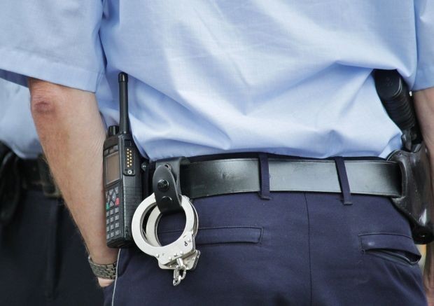Столични полицаи задържаха двама мъже, на 31 и на 35