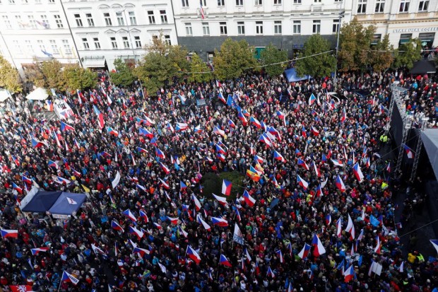 Хиляди чехи протестираха днес в Прага срещу действията на правителството