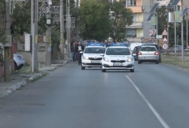 С включени сирени полицай Генади Троев беше изпратен от колеги