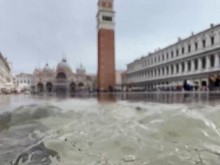 Любим площад на много влюбени двойки отново потъна под вода