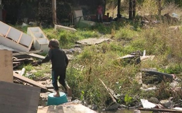 Домът на майка с 8 деца остана без покрив след бурята