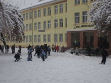 Намалени часове в някои училища, обсъждат дървена ваканция по обяд