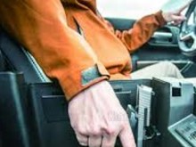 Задържаха го – заспал зад волана, с пистолет в ръка