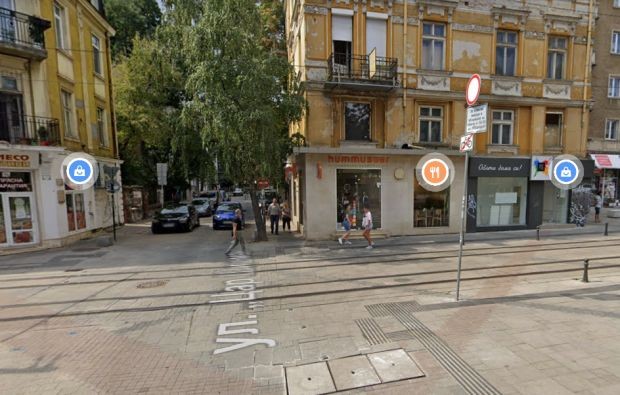 Изоставен куфар блокира трафика в центъра на София съобщиха от
