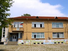 Начално училище "Климент Охридски" празнува юбилей