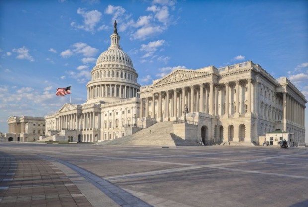 Сенатът на САЩ прие законопроект срещу спиране на работата на правителството и за подпомагане на Украйна