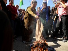 Протестите в Иран продължават  въпреки мерките на властите