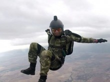 Общината дарява 2000 лева на пострадал парашутист