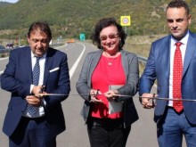 Срязаха лентата на новия участък от АМ "Струма"