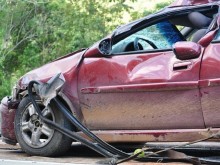 Автомобил катастрофира във витрина на магазин в центъра на София