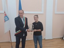 Олимпийската шампионка Ивет Горанова беше наградена от кмета на Кюстендил