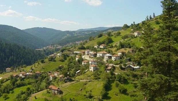 Сгушено в сърцето на Родопите се намира село Проглед То