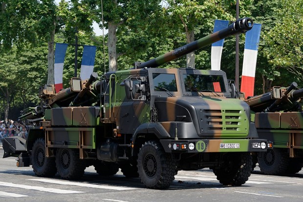 Франция предава на Украйна самоходни установки "Цезар"