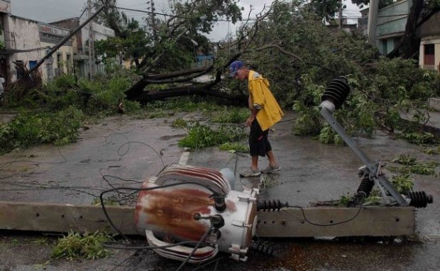 Куба поиска помощ от САЩ за справяне с последиците от урагана "Иън"