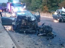 Челен удар между два леки автомобила е затворил пътя за Малко Търново