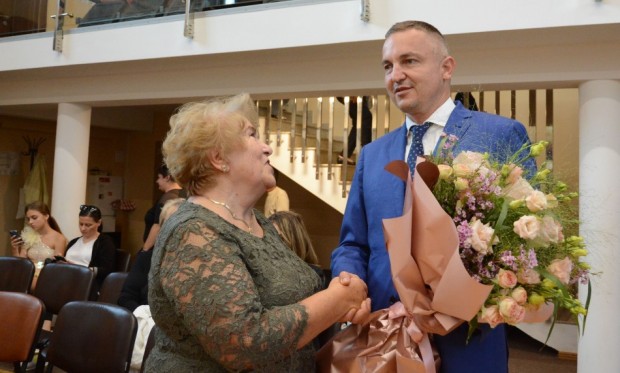 Кметът на Варна Иван Портних връчи почетен знак с лента