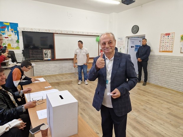 Гласувах за бъдещето на България Това заяви почетният председател на