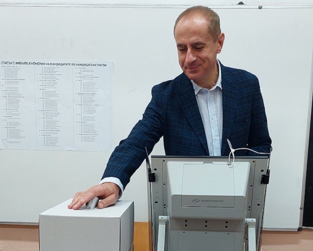 Кметът на Кюстендил гласува, да се върне достойнството на всеки българин