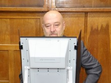 Областният управител на Русе Анатоли Станев упражни правото си на вот, отне му под две минути