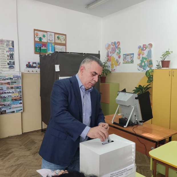 Кметът на Сливен Стефан Радев: Гласувах за стабилност и сигурност в управлението на страната