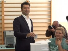 Много грозно! Кирил Петков пренебрегна българските журналисти и избра да говори на английски