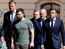 Макрон увери Зеленски: Франция ще помогне на Украйна да възстанови териториалната си цялост