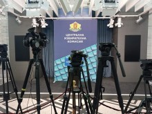 ЦИК: В 32 секции в страната гласуват с бюлетини заради проблеми с машините