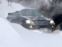 До един метър достига снежната покривка в село Манастир