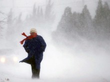 Пенсионери зъзнаха на -10 градуса, за да получат пенсиите си