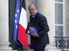 Френският правосъден министър отива на съд по подозрение за конфликт на интереси