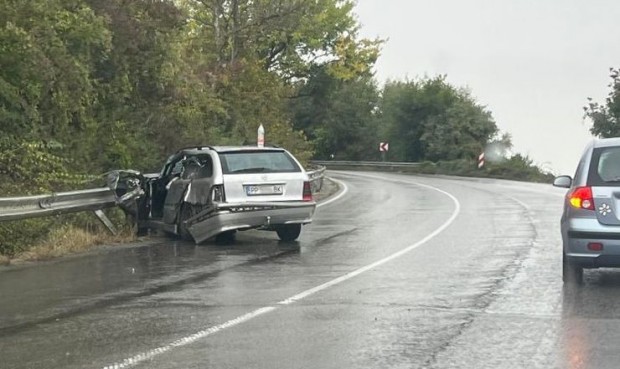 Шофьор с откъсната ръка почина на път за болницата
