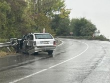 Шофьор с откъсната ръка почина на път за болницата
