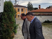 Кметът на Карлово и служители от Общината отдадоха почит към Евлоги Георгиев