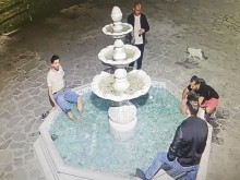 Младежи разбиха фонтана на пл. "Кочо Честименски" в Пловдив