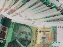 Куриерът Стефан Радев намери на улицата пакет с 10 хиляди лева 