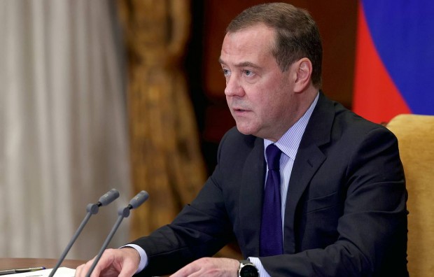 Медведев предложи Мъск да бъде удостоен с офицерско звание