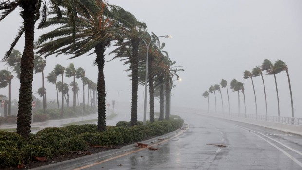 Броят на жертвите на урагана "Иън" нарасна до 98