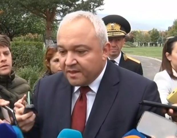 Отстранили сме полицаите които са подпомагали Димитър Любенов Това съобщи вътрешният
