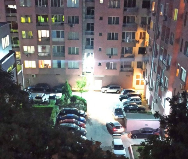 TD Пловдивчанин постави прожектор на блок за да освети комплекса В