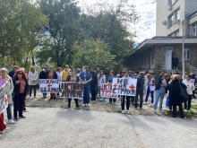 Лекари и медицински сестри протестираха във Велико Търново