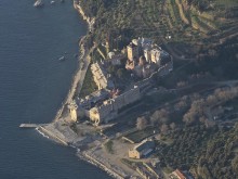 Гръцките власти разследват съмнителни руски парични потоци към Атон