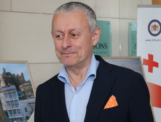 Бившият външен министър и основател на Атлантическия клуб в България Соломон Паси е