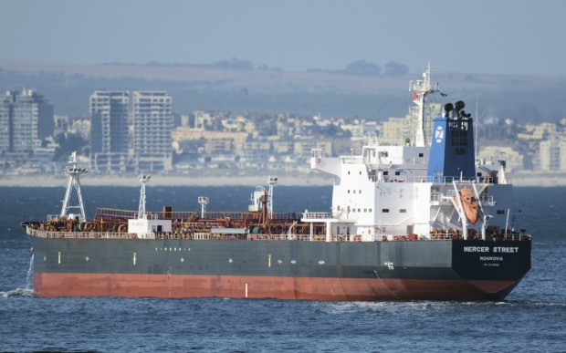 ЕС въвежда система за наблюдение на смяната на знамето на танкерите, за да контролира опитите за заобикаляне на санкциите срещу Русия