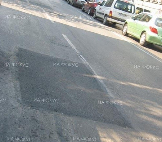 Между Кочериново - Рила се извършва ремонт на асфалтовата настилка