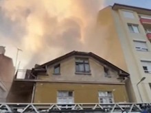 Пожар избухна в жилищна сграда в центъра на София