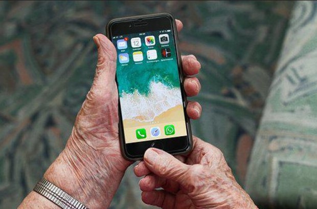 Гореща телефонна линия за пенсионни консултации пусна Националният осигурителен институт  Възрастните