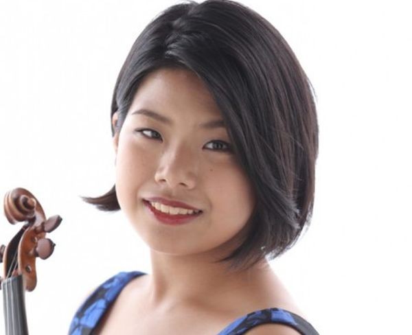 Младата японска цигуларка Рино Йошимото която взе втора награда на