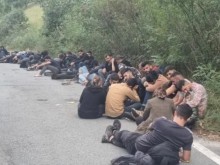 Заловиха три групи нелегални мигранти на АМ "Тракия"